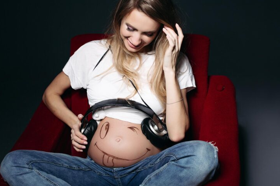 Pregnancy side‑sleeping: Do ocean sounds soothe faster than rain or brown noise?