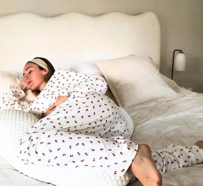 How to Use a Pregnancy Pillow in a Small Bed Without Annoying Your Partner