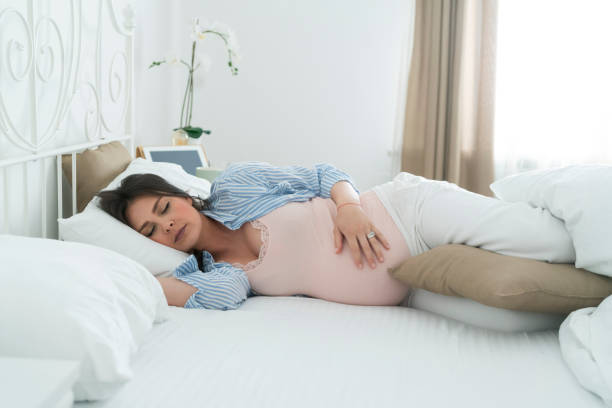 How do I get Comfortable in Bed While Pregnant?